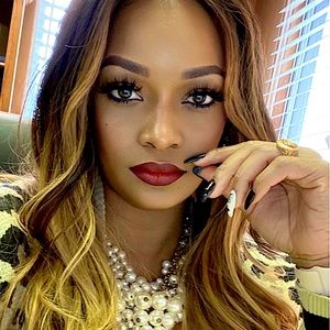 Meet your Posher, Mia